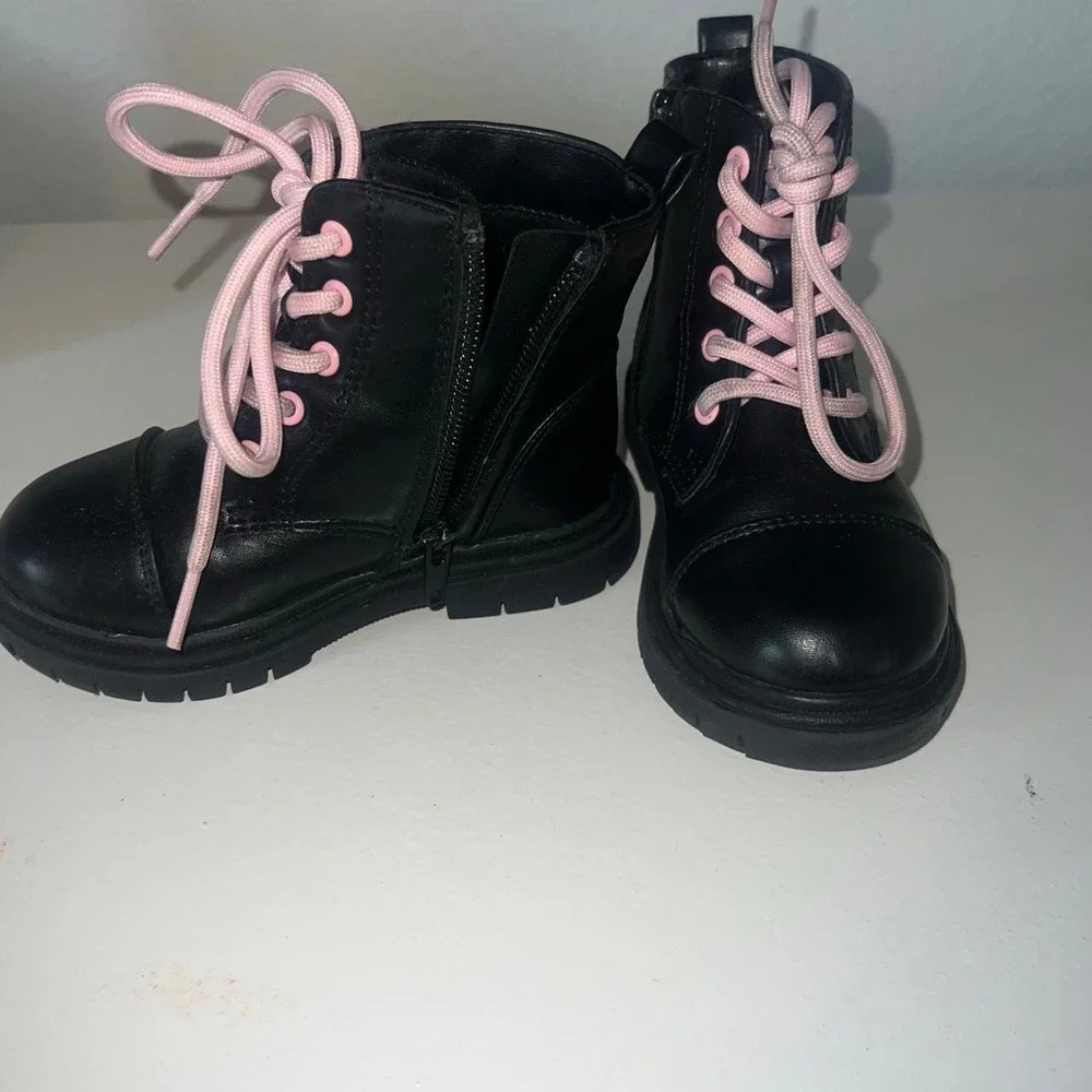 Toddler Girls Black & Pink Heart Ankle Boots – Size 8